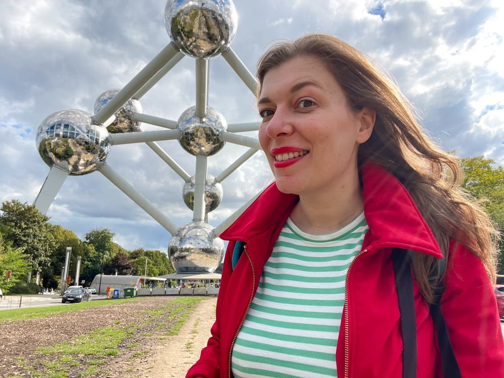 Paola Bertoni in front of the Atomium in Brussels