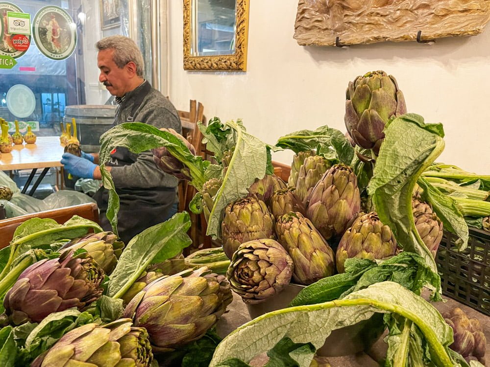 Jewish-Roman cuisine: what to eat in the Ghetto of Rome • Paola Everywhere