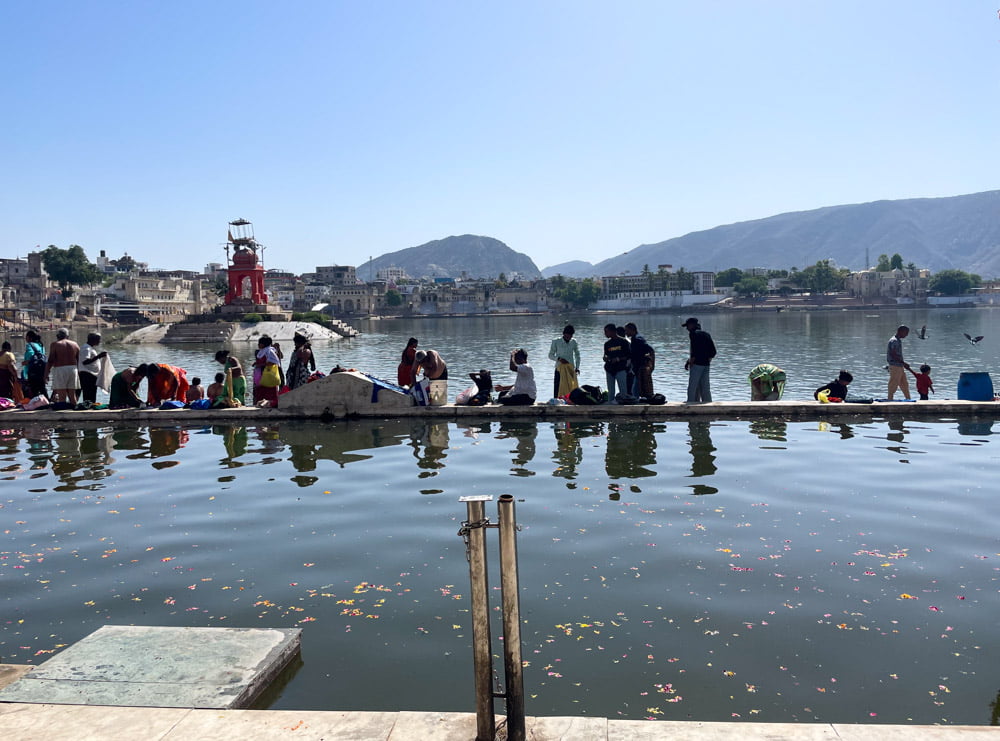 People taking a ritual bath in the Holy Lake of Pushkar