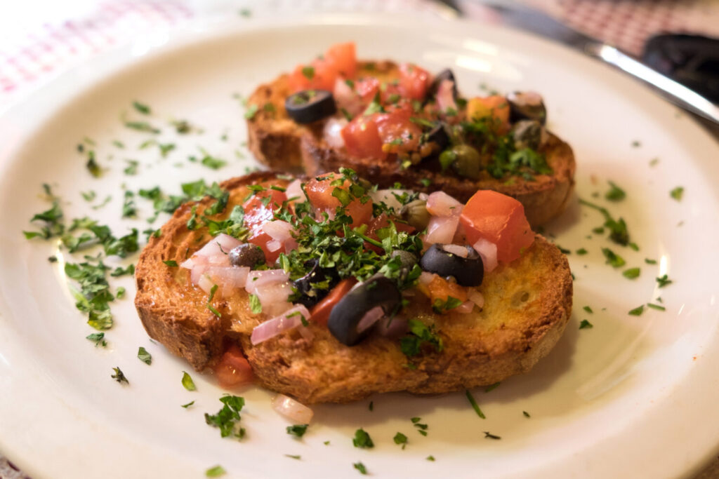 Maltese appetiser ħobż biż-żejt