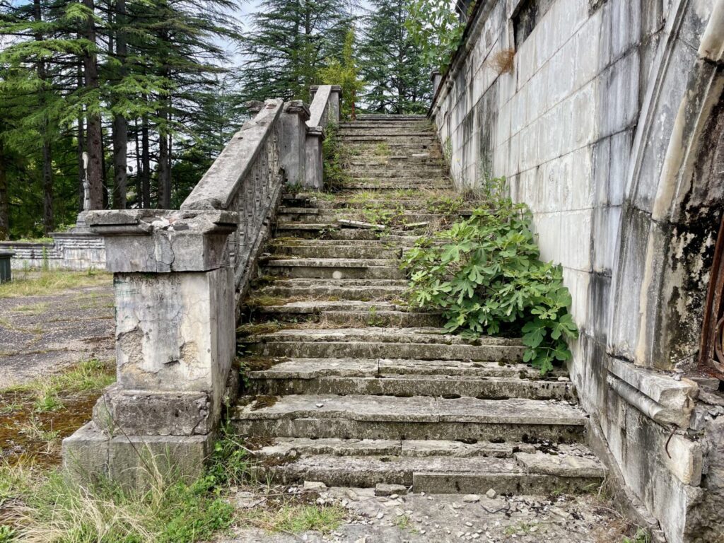 Nature is taking back possession of the Sanatorium Imereti in Tskaltubo