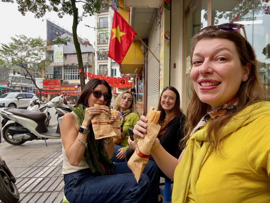 Tasting bánh mì with the Travel Blogger Italiane group during a street food tour in Hanoi. From left to right: Annalisa Spinosa, Marina Lo Blundo, Veronica Meriggi and me