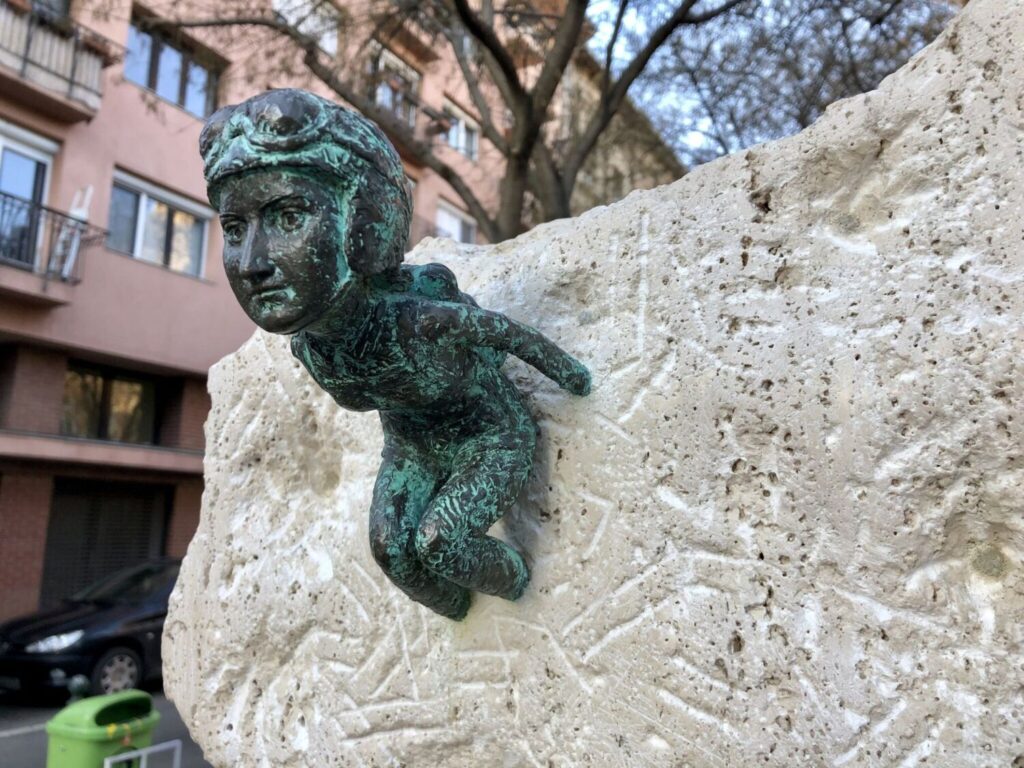 Paratrooper Hanna Szenes mini-statue by Kolodko, Budapest