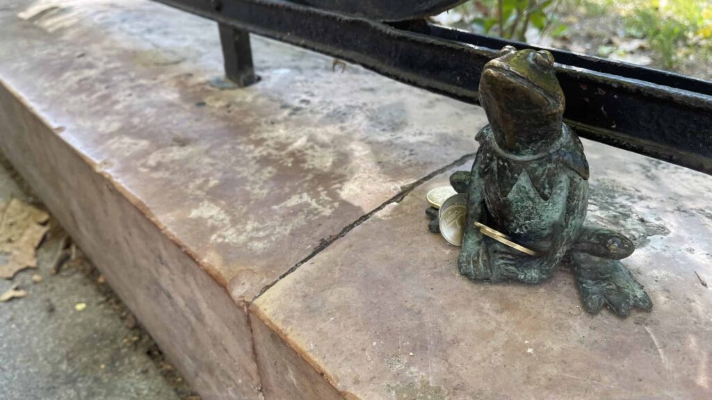 Kermit the Frog mini-statue by Kolodko, Budapest