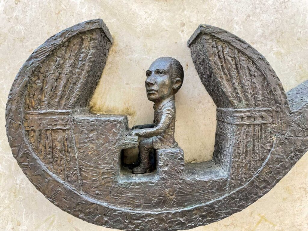 Pianist Rezső Seress mini-statue by Kolodko, Budapest